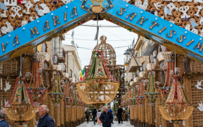 Orizzonti | Archi di Pasqua, il rito secolare che colora San Biagio Platani