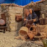 Il presepe tutto fatto a mano di Blufi: i giovani al lavoro per realizzarlo. Le visite dall’8 dicembre È la 15esima edizione per questo Presepe Artistico Meccanico, tra i più grandi e suggestivi della Sicilia