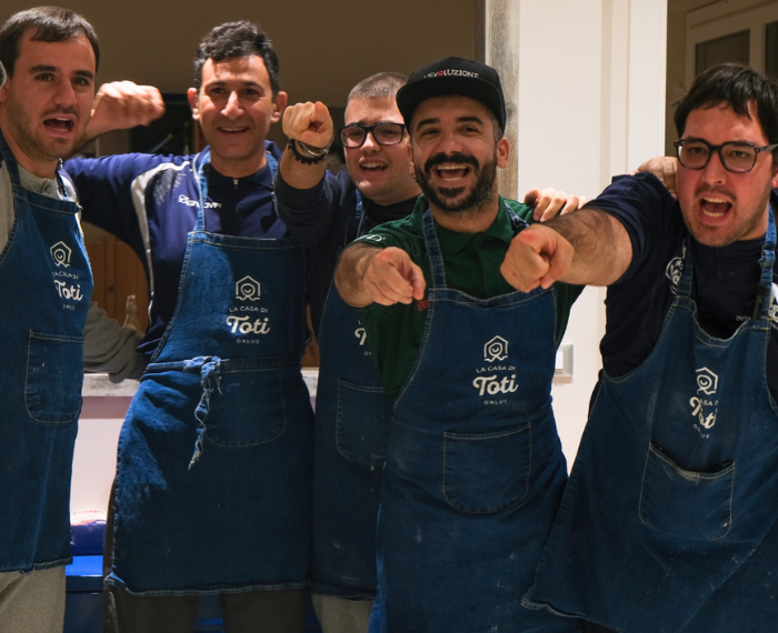 Don't Worry Be Happy": inclusione e solidarietà in pizzeria con i “Ragazzi Speciali” de “La Casa di Toti”