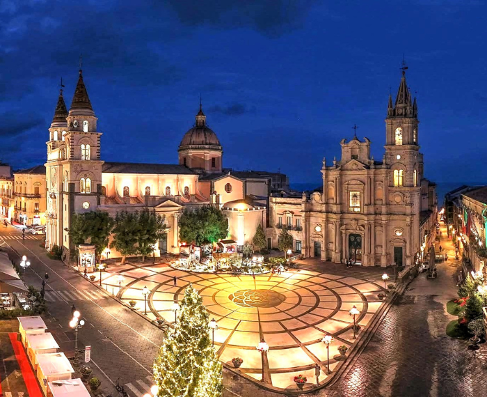 Natale ad Acireale, le musiche di Ezio Bosso, le degustazioni dei panettoni e tanti appuntamenti per grandi e bambini nel secondo fine settimana