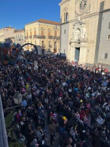 Archiviato il secondo weekend del ”Carnevale di Acireale 2025”: boom di visitatori tra carri allegorici e tanta musica lungo il circuito. Oltre 20 mila i biglietti venduti.