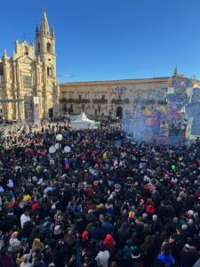 Archiviato il secondo weekend del ”Carnevale di Acireale 2025”: boom di visitatori tra carri allegorici e tanta musica lungo il circuito. Oltre 20 mila i biglietti venduti.