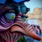 La consegna delle chiavi della Città a Re Burlone apre ufficialmente l’edizione 2025 del ”Carnevale di Acireale”. Prima sfilata in notturna dei carri allegorici