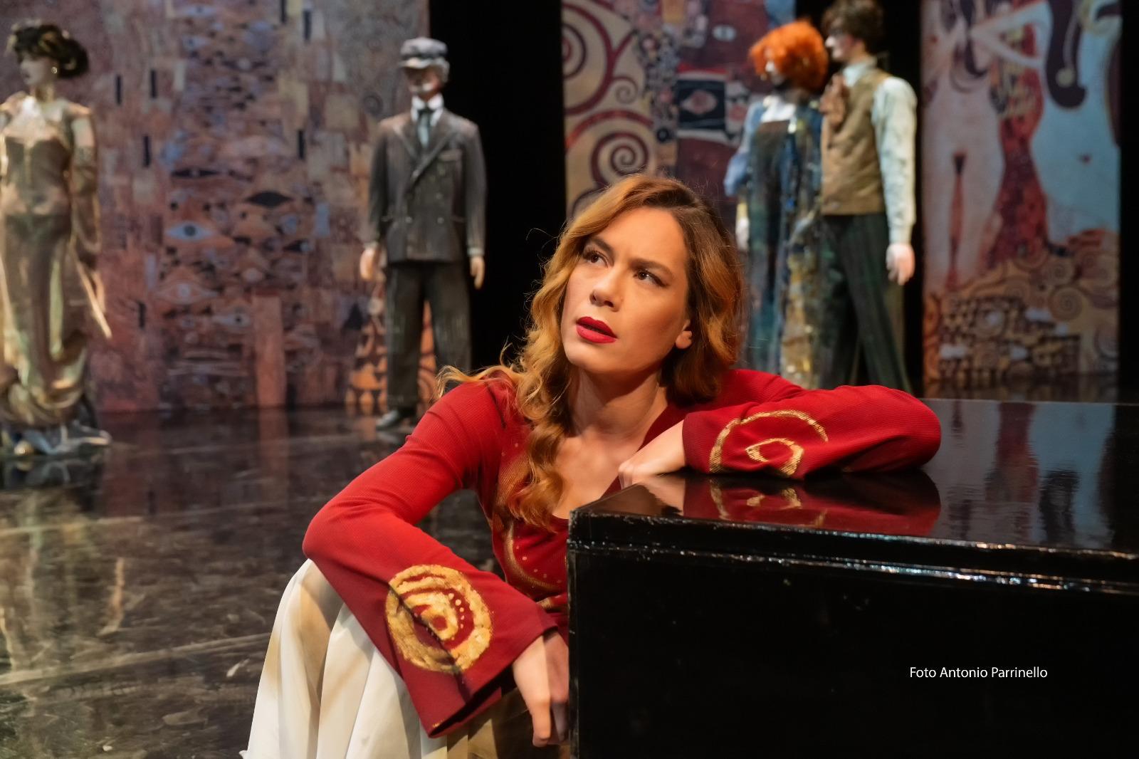 Lucia Lavia in scena ne La Signorina Else al Teatro Stabile di Catania, regia Henning Brockhaus