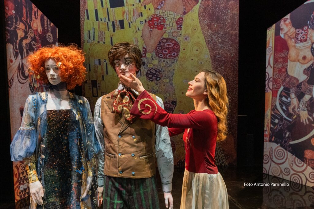 Lucia Lavia in scena ne La Signorina Else al Teatro Stabile di Catania, regia Henning Brockhaus