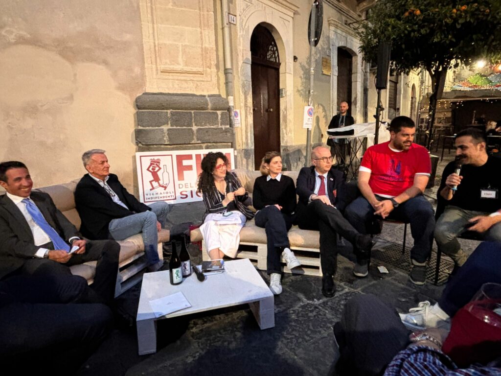 Vignaioli FIVI Sicilia ai banchi di degustazione durante il Sabato del Vignaiolo 2026 a Catania