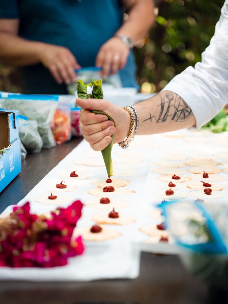 Taco vegetale con erbe aromatiche del giardino, piatto di Botanica del Sapore ad Acireale