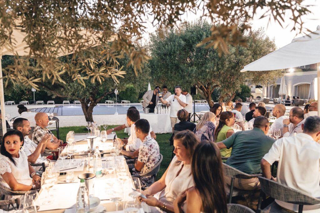 Ospiti durante il Wine and Grill Party 2026 all'Hotel Villa Nerietna sull'Etna