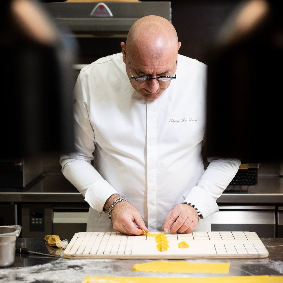 Tony Lo Coco chef stellato de I Pupi di Bagheria alla cena Amaro Amara al Brizza di Taormina