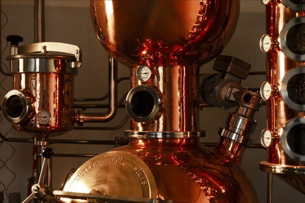 Alambicco in rame della distilleria Apenera ad Aragona, realizzato dalla famiglia tedesca Müller