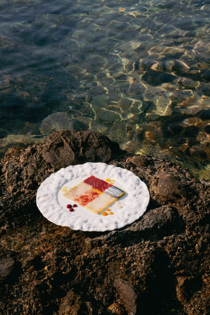 Riccio nel suo fondale marino di Tony Lo Coco, piatto della cena Amaro Amara al Brizza Taormina