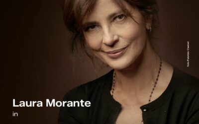 Le voci immortali del mito al femminile: Laura Morante incanta la Corte di Palazzo Platamone con “Notte di sfolgorante tenebra”