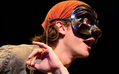La Commedia scende in piazza: la tradizione immortale della Commedia dell’Arte conquista il cuore di Catania